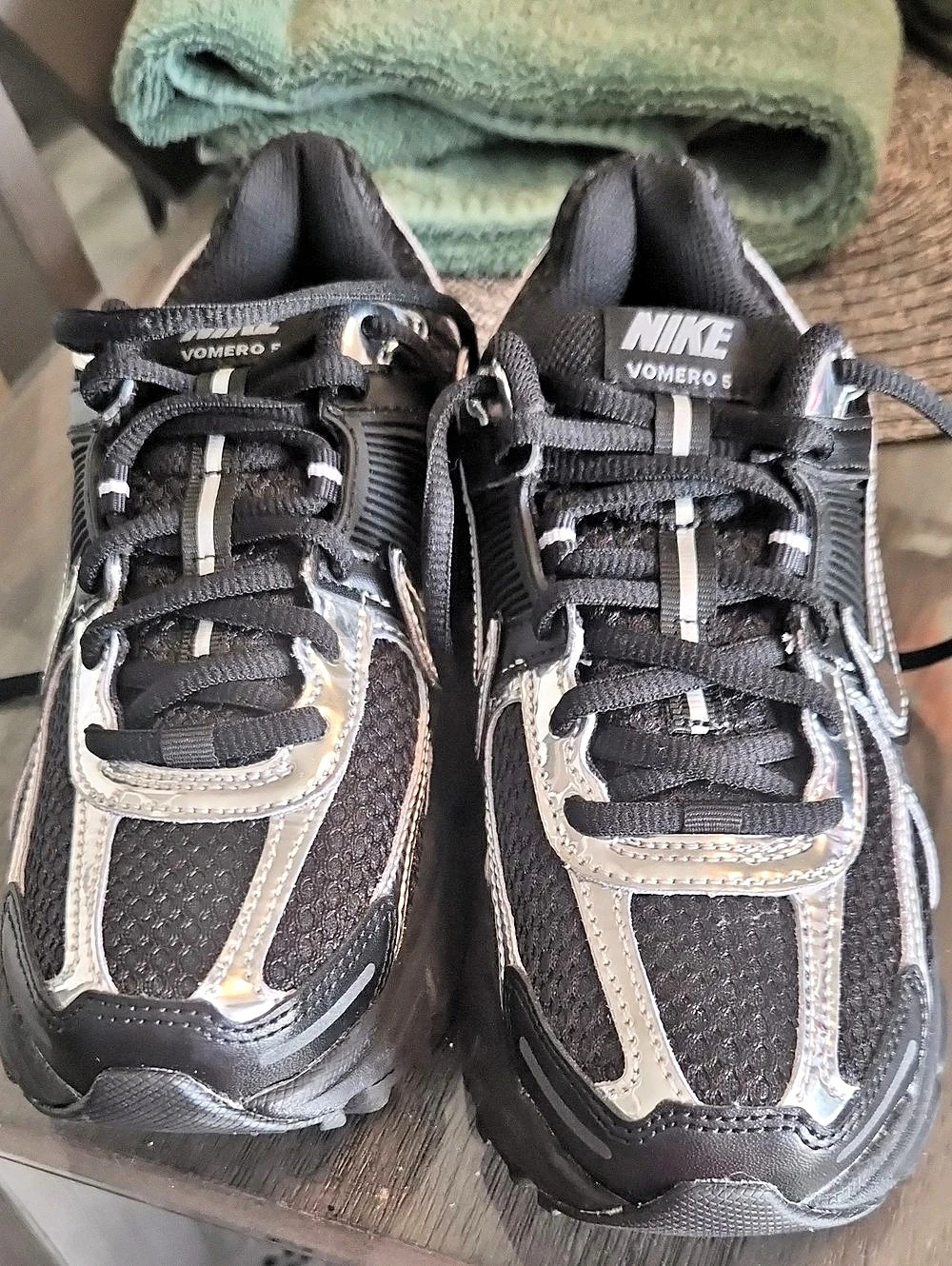 Nike Air Zoom Vomero 5 Athletic Sneakers Black & Silver